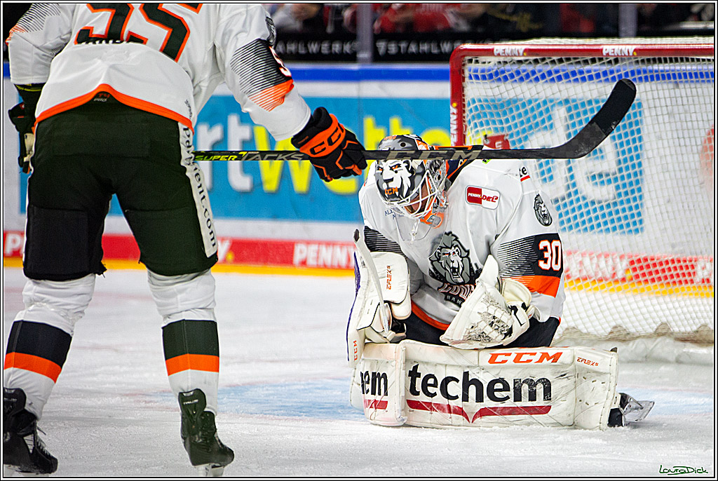 PENNY DEL; Koelner Haie- Loewen Frankfurt; Koeln, 01.12.2022